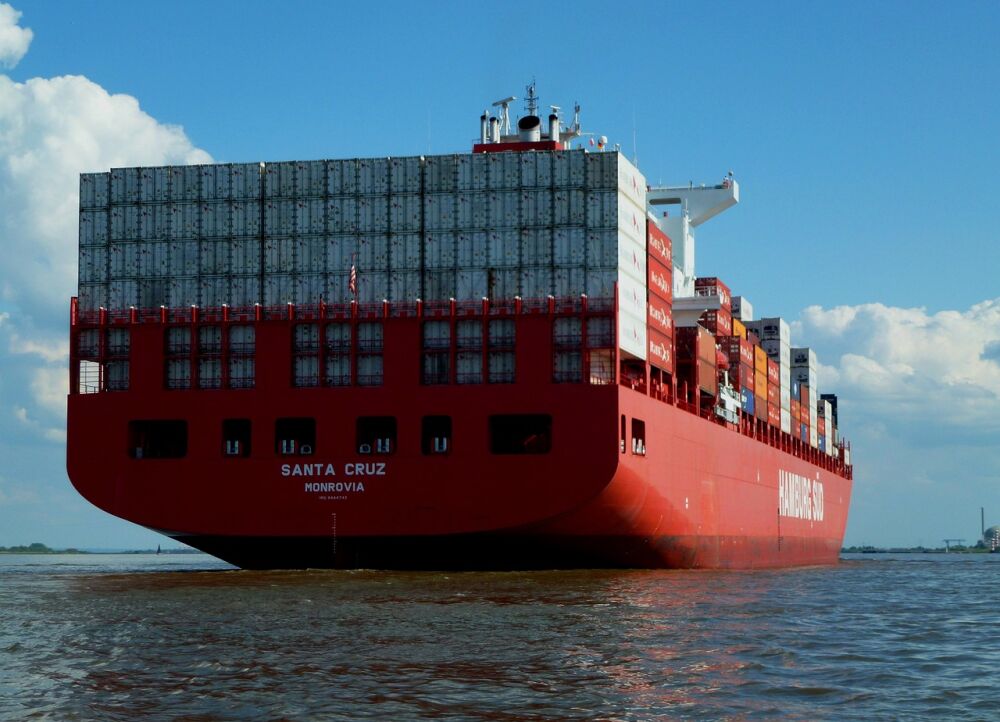 Een containerschip die de link legt tussen Advisie en de Nederlandse Maritieme Industrie 2015 – 2025.